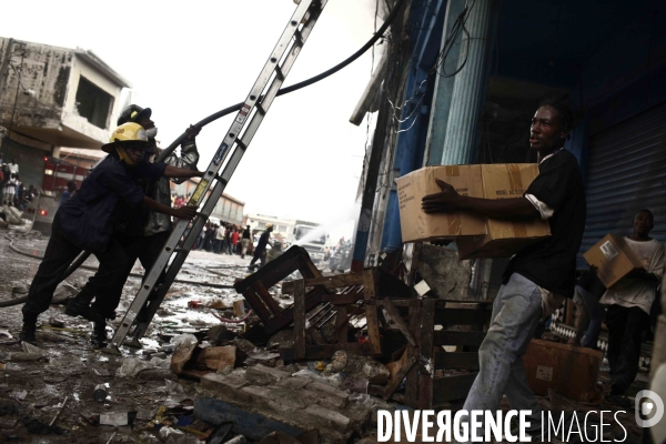 Seisme en haiti. scenes de pillages dans les rues de port-au-prince.