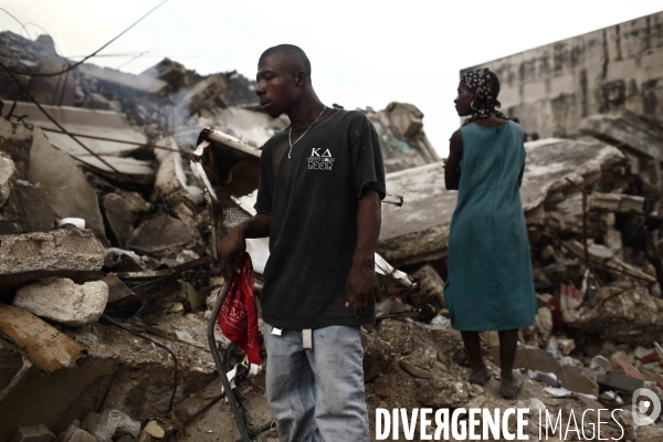 Seisme en haiti. scenes de pillages dans les rues de port-au-prince.