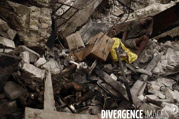 Seisme en haiti. scenes de pillages dans les rues de port-au-prince.