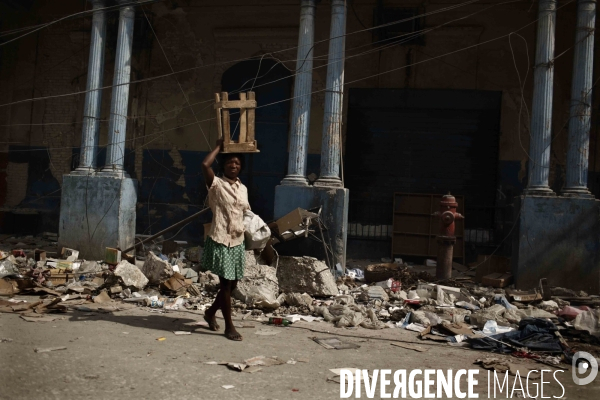 Seisme en haiti. scenes de pillages dans les rues de port-au-prince.