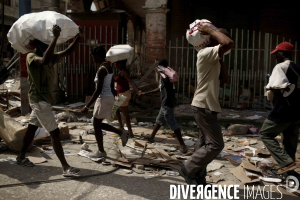 Seisme en haiti. scenes de pillages dans les rues de port-au-prince.