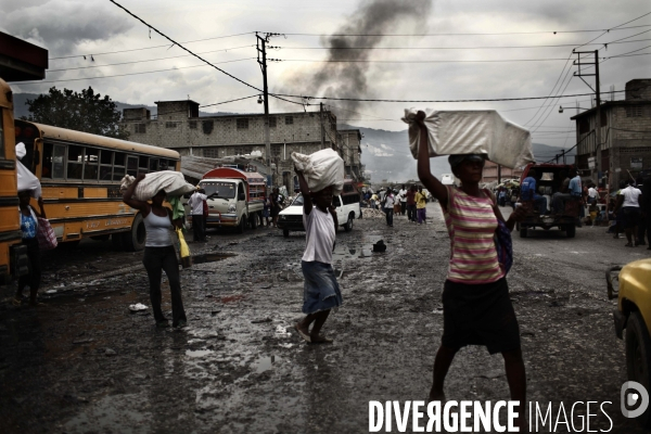 Seisme en haiti. scenes de pillages dans les rues de port-au-prince.