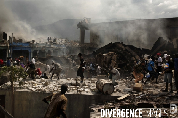 Seisme en haiti. scenes de pillages dans les rues de port-au-prince.