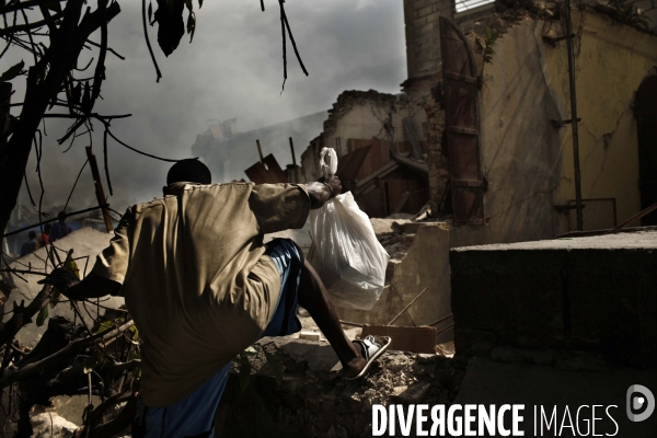Seisme en haiti. scenes de pillages dans les rues de port-au-prince.