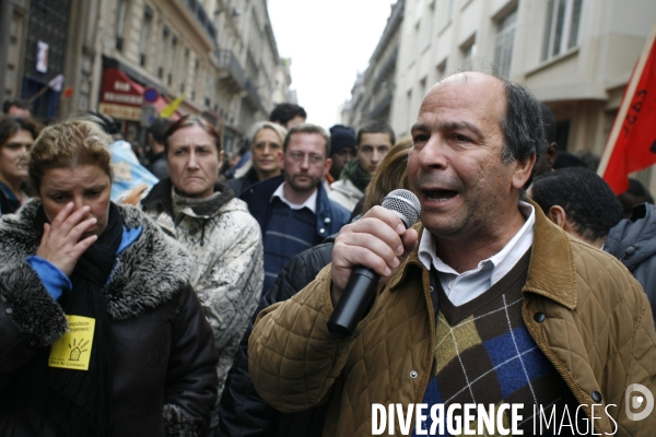 Manifestation du dal et des sans logis, installes sur les trottoirs de la rue de la banque