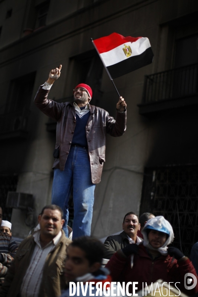 14eme journee d occupation de la place tahrir, au caire, des egyptiens demandant la demission du president moubarak.