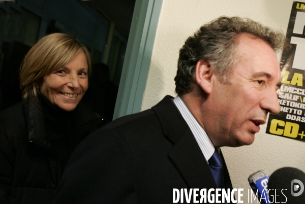 Francois Bayrou, candidat UDF a la presidentielle 2007, en deplacement a Mantes la Jolie