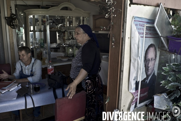 Camp de roms en banlieue parisienne