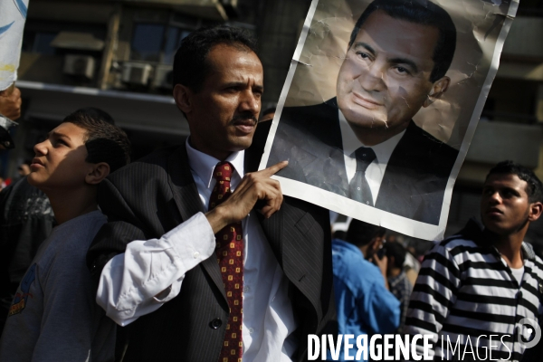 Manifestation des partisants du president hosni moubarak au caire.