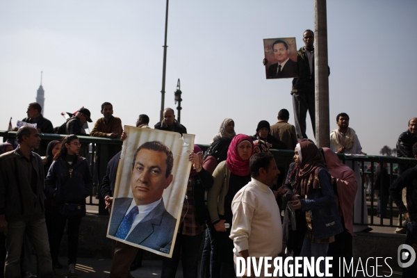 Manifestation des partisants du president hosni moubarak au caire.