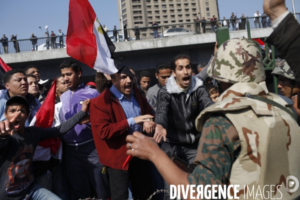 Manifestation des partisants du president hosni moubarak au caire.