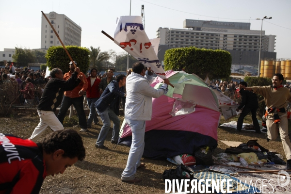 Manifestation des partisants du president hosni moubarak au caire.