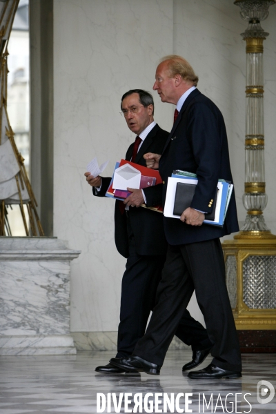 Sortie du conseil des ministres a l elysee.