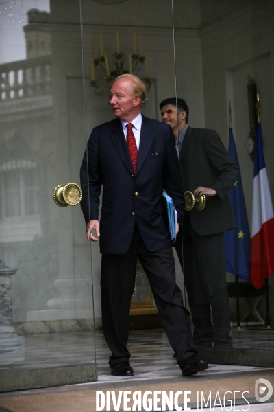 Sortie du conseil des ministres a l elysee.