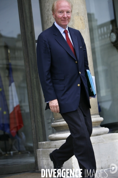 Sortie du conseil des ministres a l elysee.