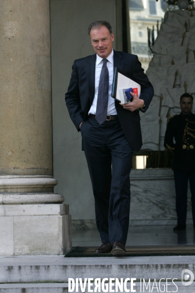 Sortie du conseil des ministres, au Palais de l  Elysee.