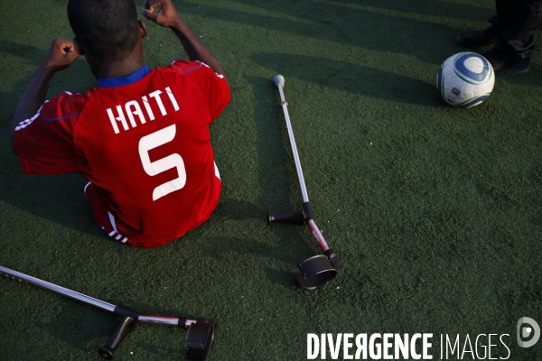 Match de football organise pour des amputes haitiens ayant ete victimes du seisme du 12 janvier 2010.