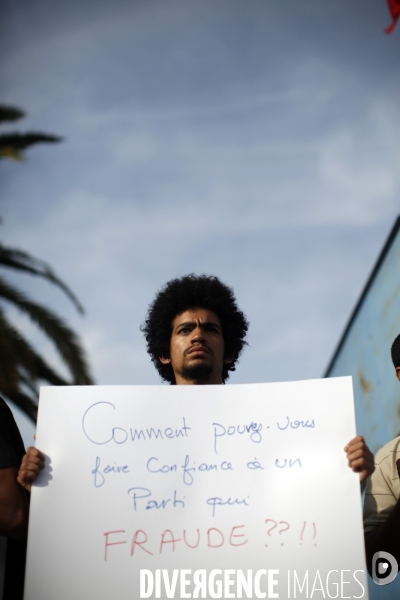 Manifestation contre les fraudes electorales et l accession du parti islamiste ennhadha, en tete des elections.