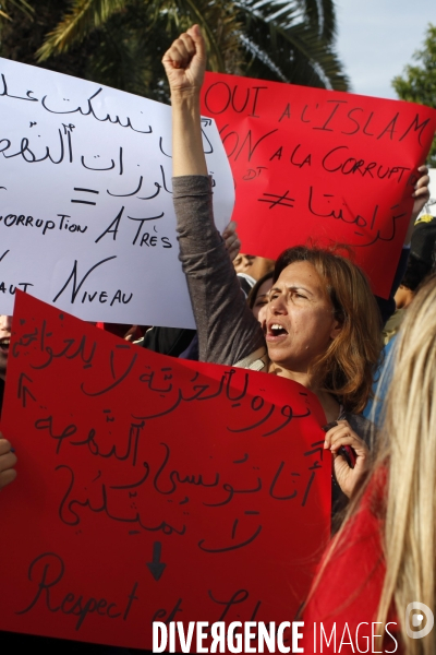 Manifestation contre les fraudes electorales et l accession du parti islamiste ennhadha, en tete des elections.