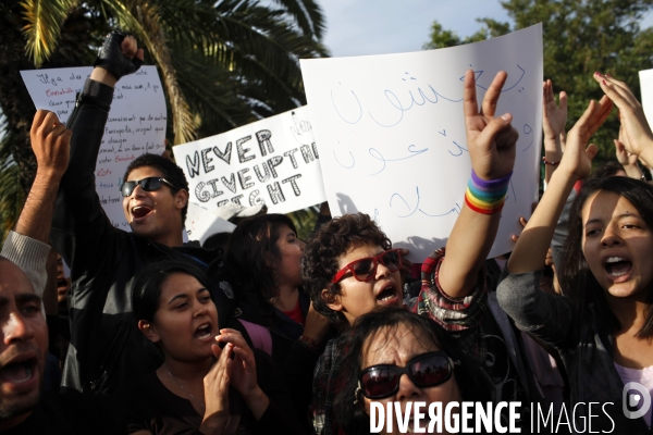 Manifestation contre les fraudes electorales et l accession du parti islamiste ennhadha, en tete des elections.