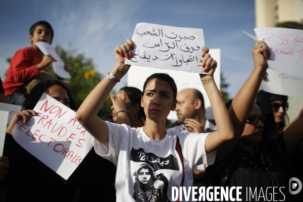 Manifestation contre les fraudes electorales et l accession du parti islamiste ennhadha, en tete des elections.