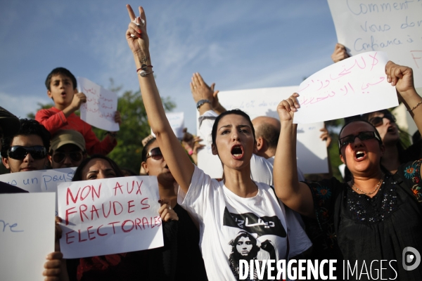 Manifestation contre les fraudes electorales et l accession du parti islamiste ennhadha, en tete des elections.