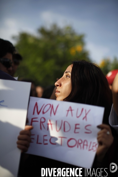 Manifestation contre les fraudes electorales et l accession du parti islamiste ennhadha, en tete des elections.