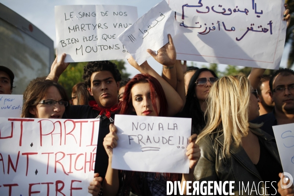 Manifestation contre les fraudes electorales et l accession du parti islamiste ennhadha, en tete des elections.