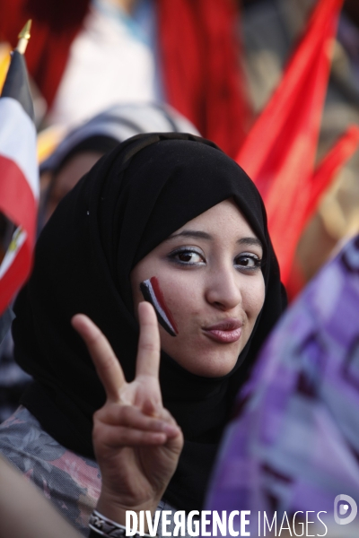 Les anti moubarak continuent de se rassembler sur la place tahrir, au caire.