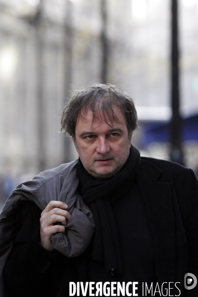 Le journaliste Denis Robert est convoqué devant les juges du pole Financier dans le cadre de l affaire Clearstream.