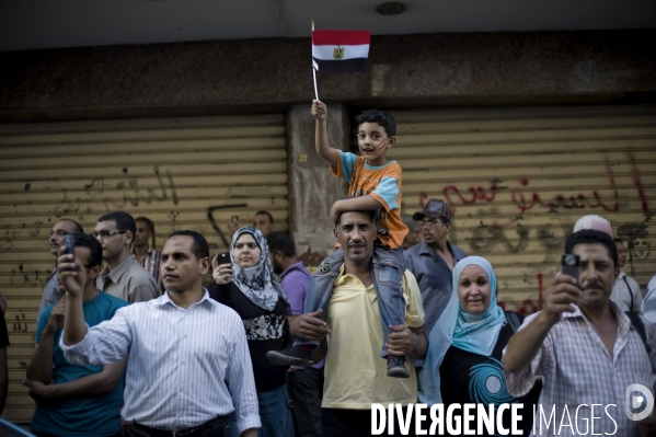 Reactions de joie des partisants du candidat des freres musulmans sur la place tahrir, au lendemain du second tour des elections presidentielles.