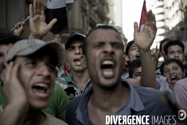 Reactions de joie des partisants du candidat des freres musulmans sur la place tahrir, au lendemain du second tour des elections presidentielles.