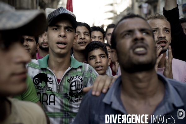 Reactions de joie des partisants du candidat des freres musulmans sur la place tahrir, au lendemain du second tour des elections presidentielles.