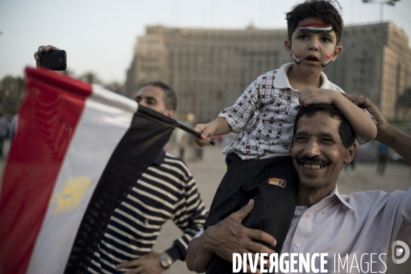 Reactions de joie des partisants du candidat des freres musulmans sur la place tahrir, au lendemain du second tour des elections presidentielles.