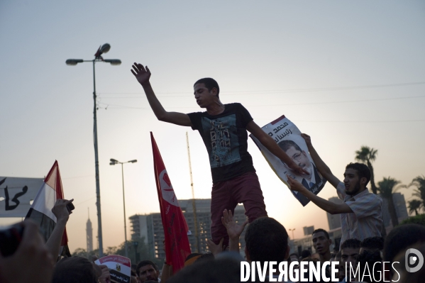 Reactions de joie des partisants du candidat des freres musulmans sur la place tahrir, au lendemain du second tour des elections presidentielles.
