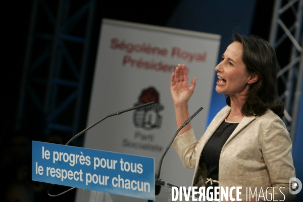 Reunion publique, dans le 13eme arrondissement de Paris, de Segolene Royal, candidate a la presidentielle 2007.