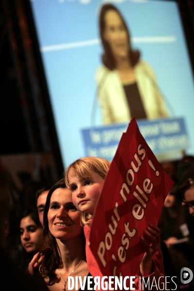 Reunion publique, dans le 13eme arrondissement de Paris, de Segolene Royal, candidate a la presidentielle 2007.