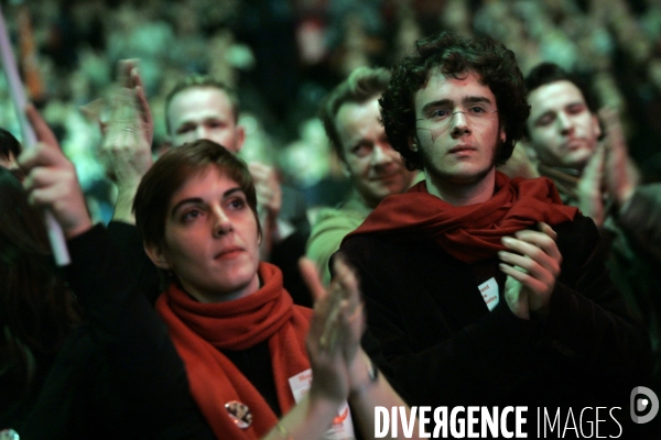 Meeting de lancement de la campagne de la candidate du Parti Communiste aux presidentielles 2007, au Zenith de Paris.