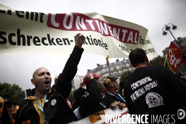 Manifestation des salaries de continental a paris.