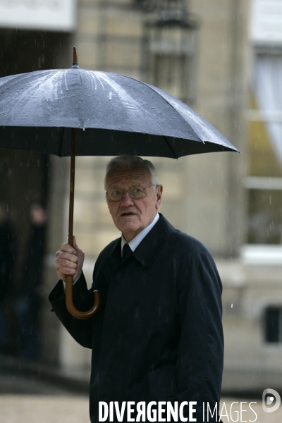 Remise de la commission balladur a l elysee.