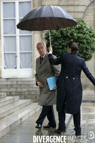 Remise de la commission balladur a l elysee.