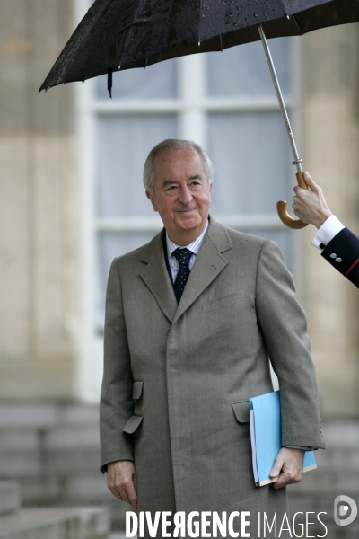 Remise de la commission balladur a l elysee.