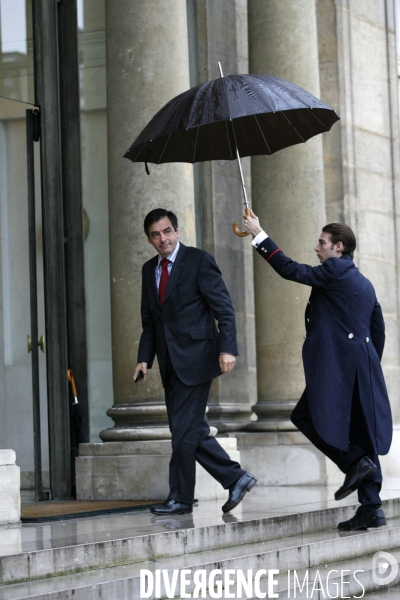 Remise de la commission balladur a l elysee.