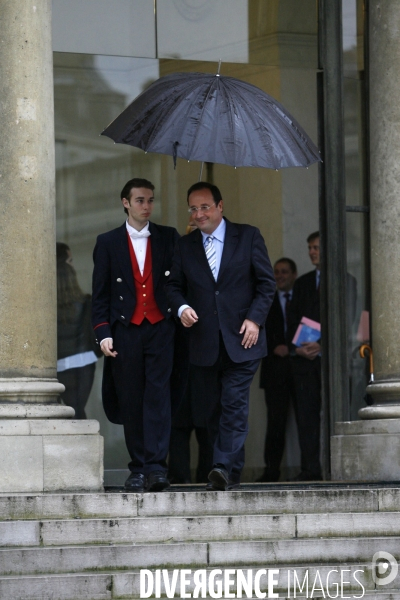 Remise de la commission balladur a l elysee.