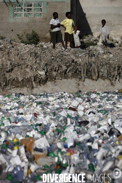 Vie quotidienne en haiti 10 mois apres le seisme/ daily life in haiti 10 months after the earthquake