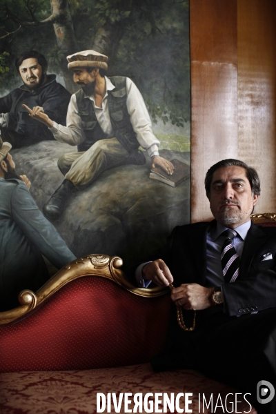 Portrait du principal opposant au president afghan pour les elections presidentielles, le docteur abdullah abdullah.