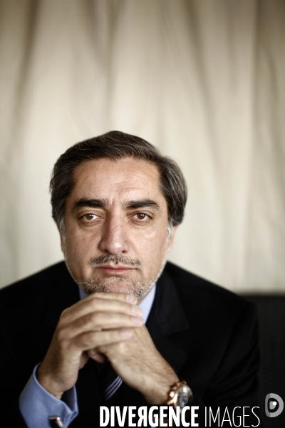 Portrait du principal opposant au president afghan pour les elections presidentielles, le docteur abdullah abdullah.