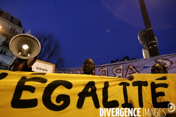 Manifestation de collectifs de sans papiers et d associations africaines suite au sommet France Afrique se deroulant a Cannes.
