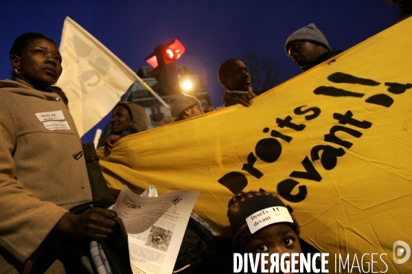 Manifestation de collectifs de sans papiers et d associations africaines suite au sommet France Afrique se deroulant a Cannes.