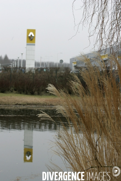 Marche silencieuse en hommage a Herve Tizon, salarié chez Renault, suicidé le lundi 22 janvier 2007 dans l etang du Technocentre Renault.